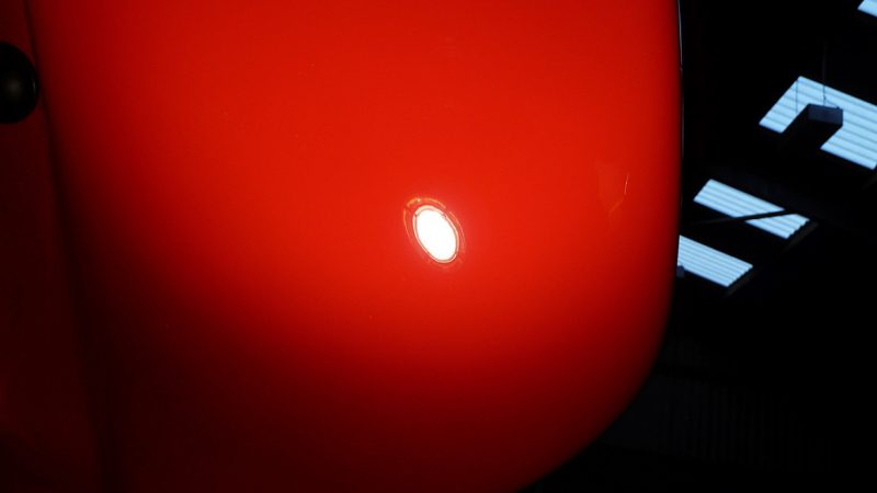Corrected Guards Red panel on the 993 C4S with a clean, tight light reflection