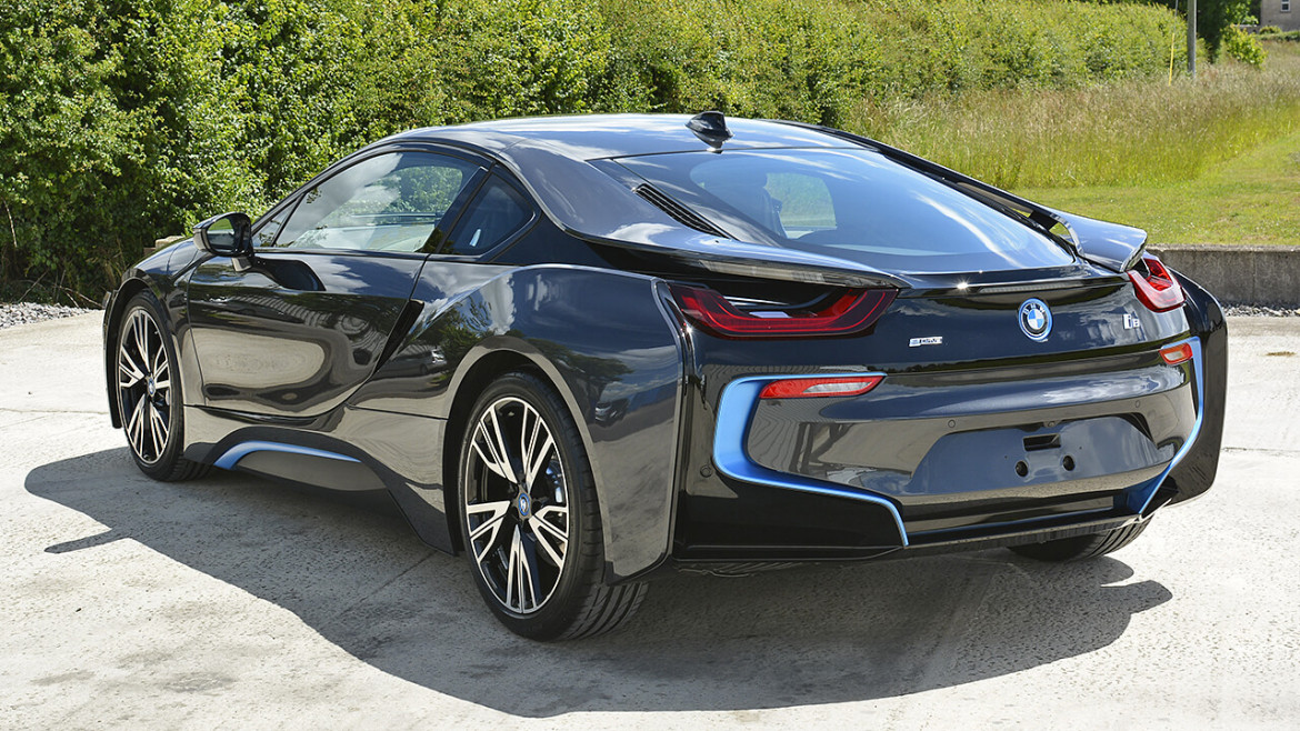 Rear three-quarter of the BMW i8 after new car protection