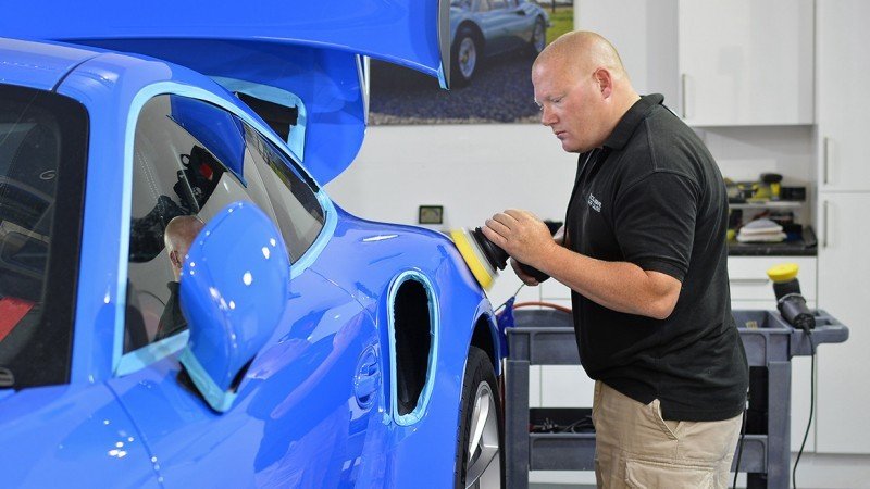 Machine polishing the rear quarter of the Voodoo Blue Porsche 991 GT3 RS