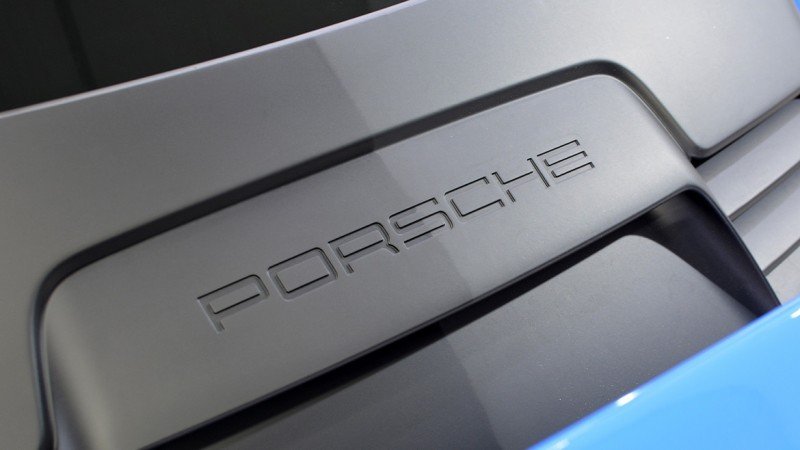 GT3 RS engine cover with the left side treated with C4 and the right untreated