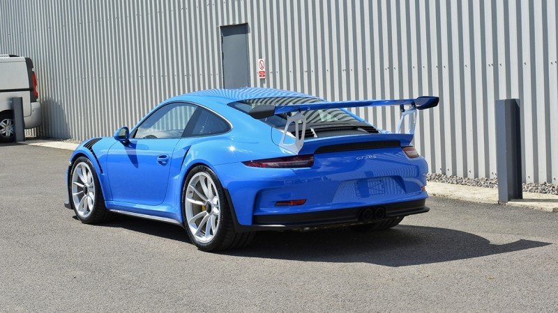 Side view of the Porsche 991 GT3 RS showing the swan-neck rear wing
