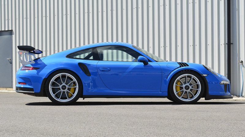 Side profile of the Porsche 991 GT3 RS with film on the skirts and wings