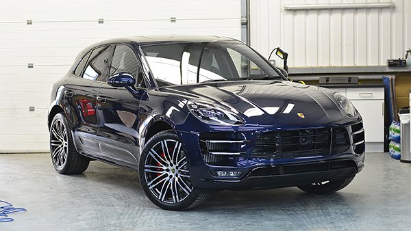 Porsche Macan Turbo with Performance Package