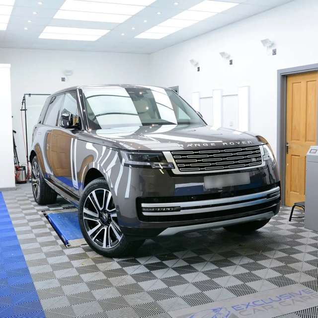 Range Rover Autobiography after our New Car Protection Detail.

The usual wash and decontamination process was carried out, and the paintwork received a 1-stage machine polish before being coated with #Gtechniq Crystal Serum Light topped with EXOv5.

The wheels were removed to be fully coated with Gtechniq C5 Wheel Armour, making them easier for the owner to clean.

Looking to enhance and protect your car? Contact us for a quote.
__________
💻 www.exclusivecarcare.co.uk
📞 01225 571161
📩 info@exclusivecarcare.co.uk

#electrichybrid #wiltshire #carcare #newcar #ceramiccoating #rangeroverautobiography #paintprotection #rangerover
